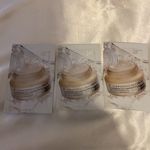 It cosmetics bundle with bag - Picture 12 of 15